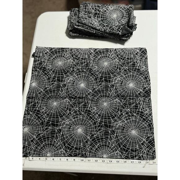 Rachel Zoe Metallic Spiderweb Halloween Napkins Set 8 - Picture 4 of 8